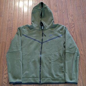 Dark Green Nike Tech Fleece - Size L